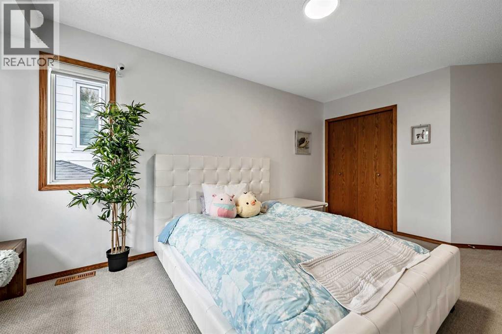 16 Evergreen Gardens SW, Calgary, Alberta  T2Y 2V9 - Photo 33 - A2346616