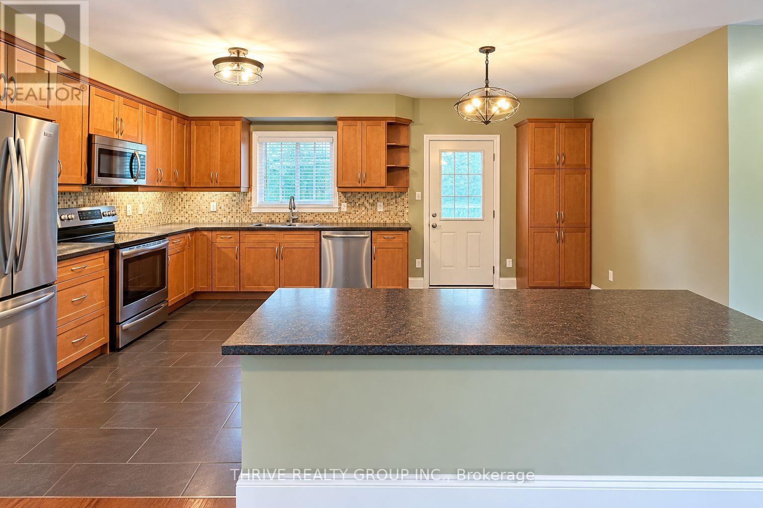 Upper - 562 Knights Hill Road, London South, Ontario  N6J 3A2 - Photo 7 - X13828622