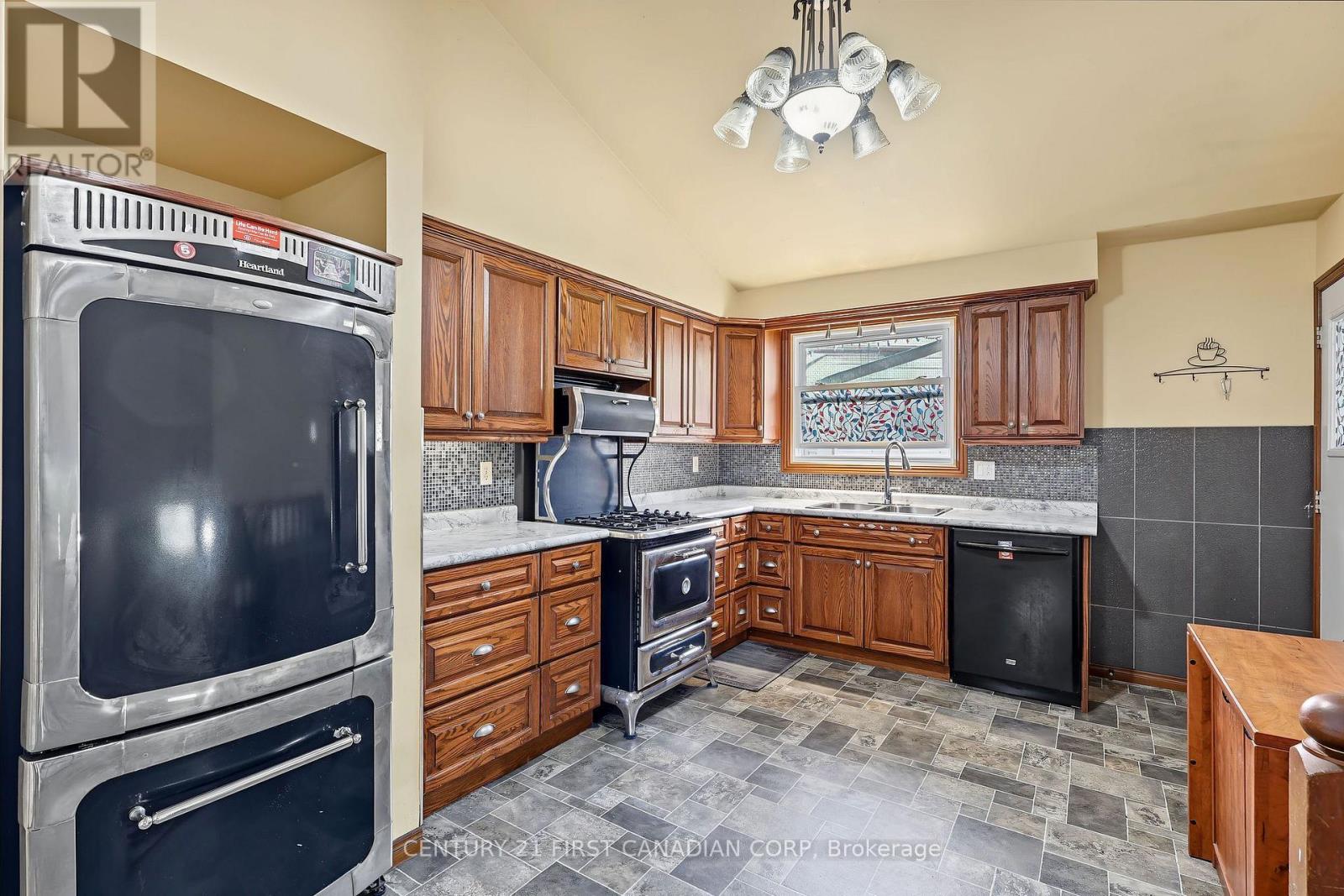 48 Corinth Court, London East, Ontario  N5Y 5A8 - Photo 8 - X13828746