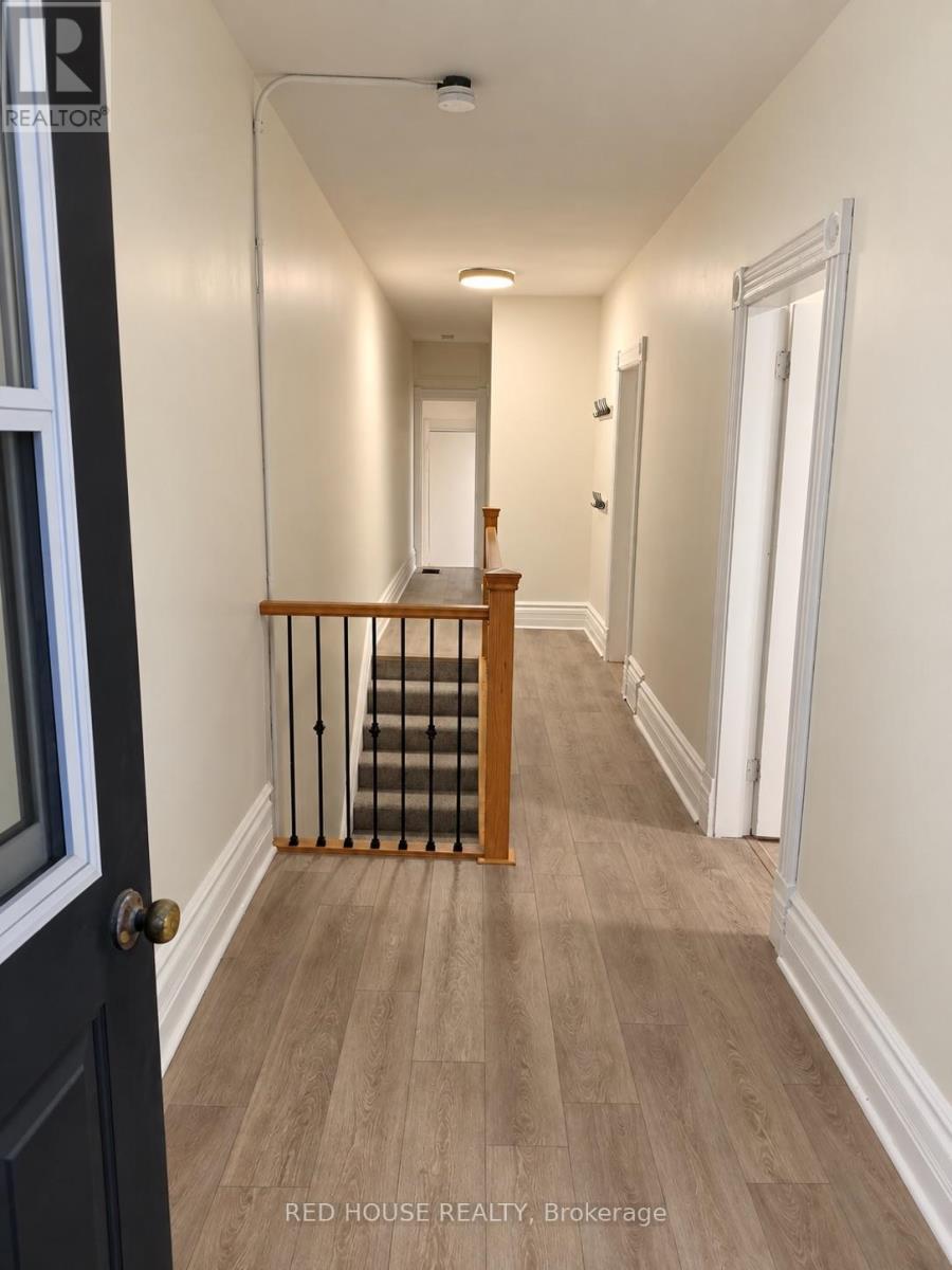 B - 323 Woolwich Street, Guelph (Exhibition Park), Ontario  N1H 3W4 - Photo 2 - X13459050