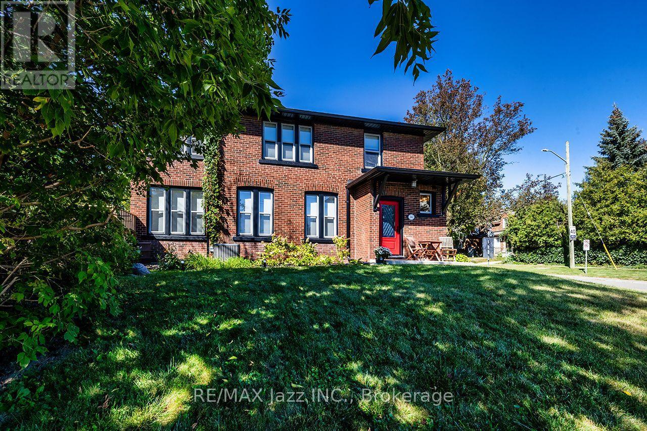142 Adelaide Avenue W, Oshawa, Ontario  L1G 1Y8 - Photo 2 - E13828668