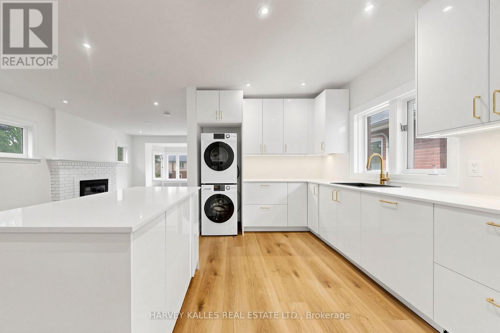 Upper - 7 Tullis Drive, Toronto, Ontario  M4S 2E2 - Photo 12 - C13828598