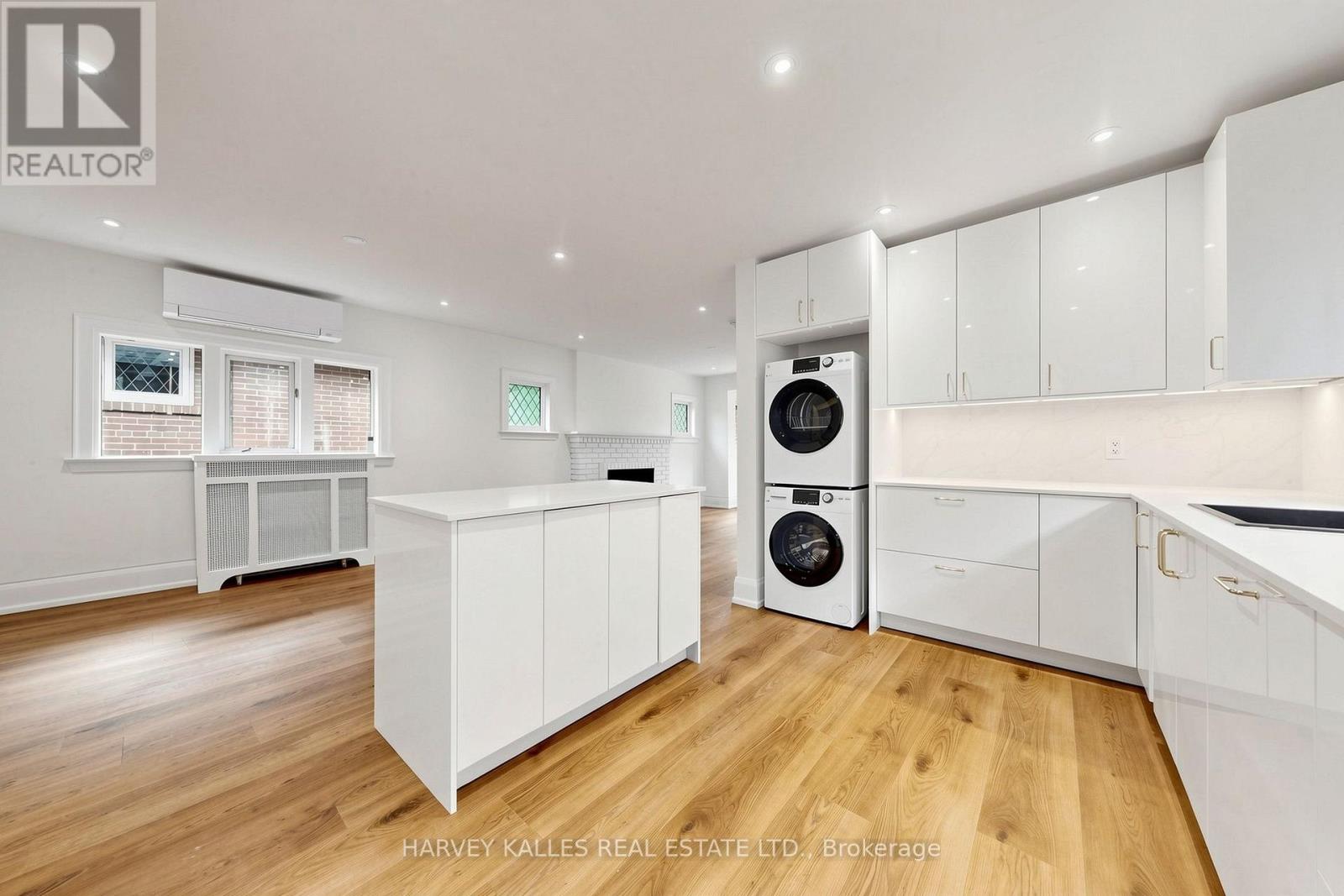 Upper - 7 Tullis Drive, Toronto, Ontario  M4S 2E2 - Photo 13 - C13828598