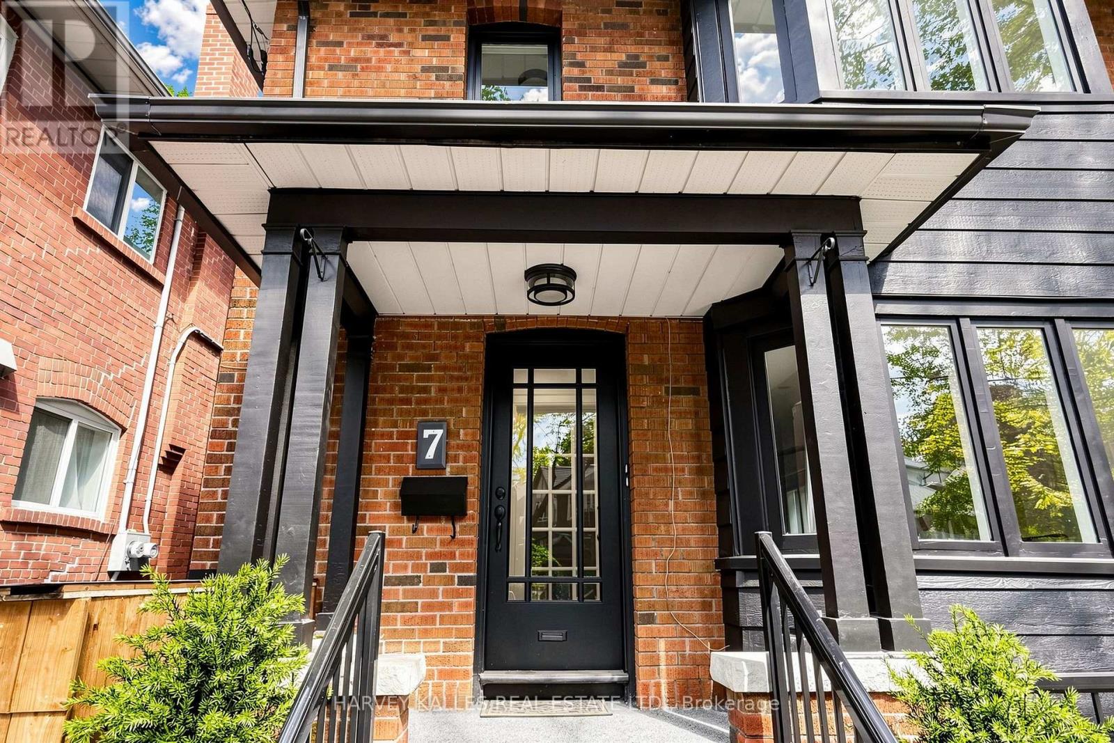 Upper - 7 Tullis Drive, Toronto, Ontario  M4S 2E2 - Photo 4 - C13828598
