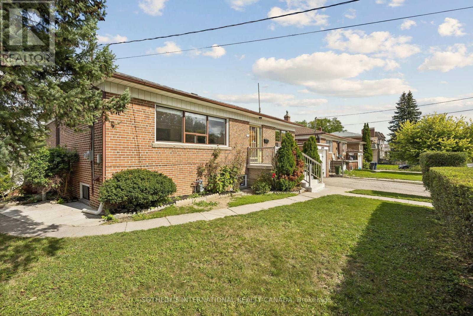 120 Ranee Avenue, Toronto, Ontario  M6A 1N2 - Photo 2 - C13828682