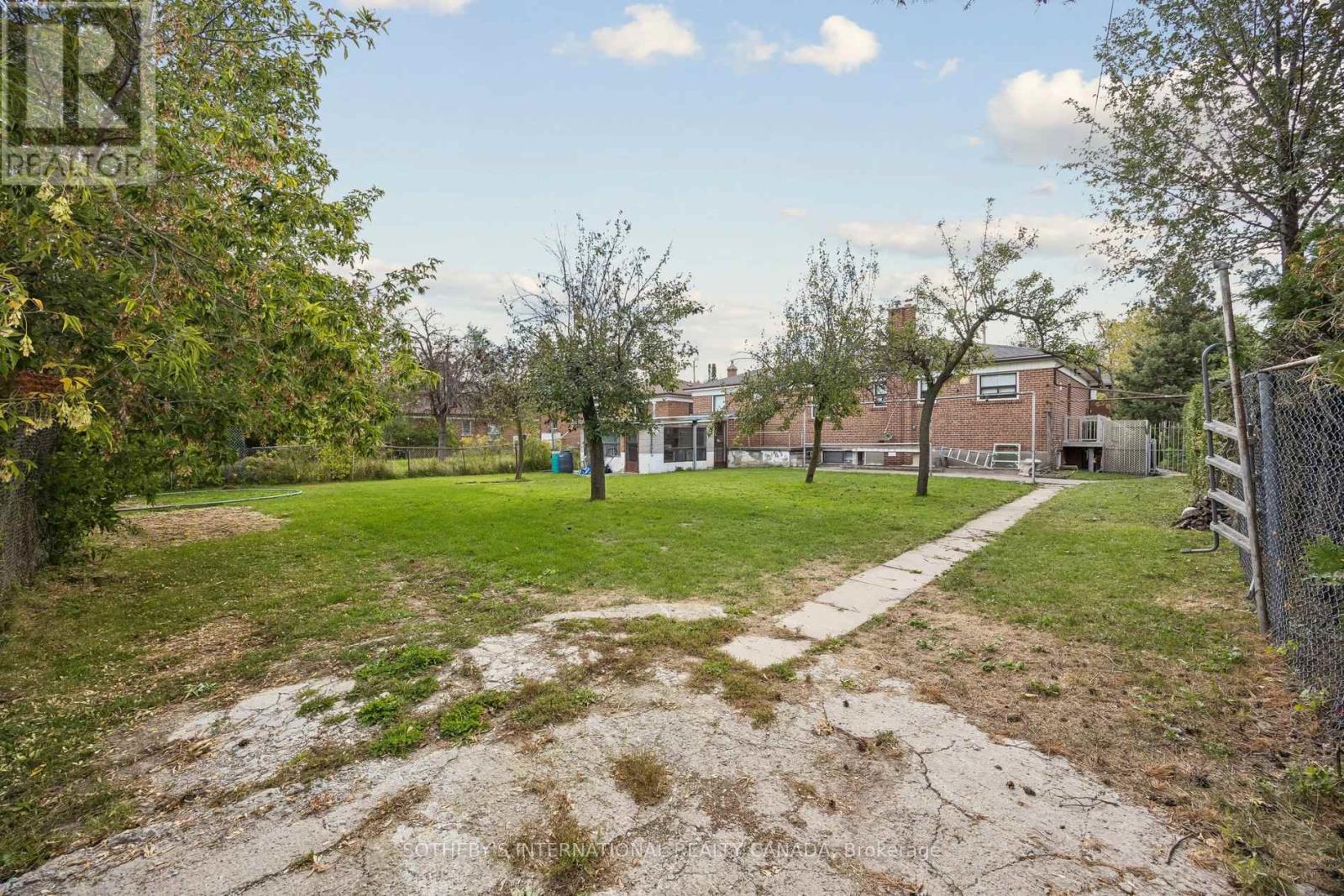 120 Ranee Avenue, Toronto, Ontario  M6A 1N2 - Photo 31 - C13828682