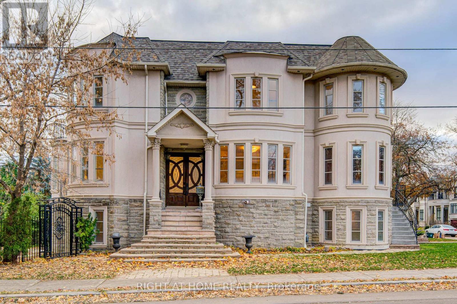 125 Kingsdale Avenue, Toronto, Ontario  M2N 3W5 - Photo 2 - C13828782