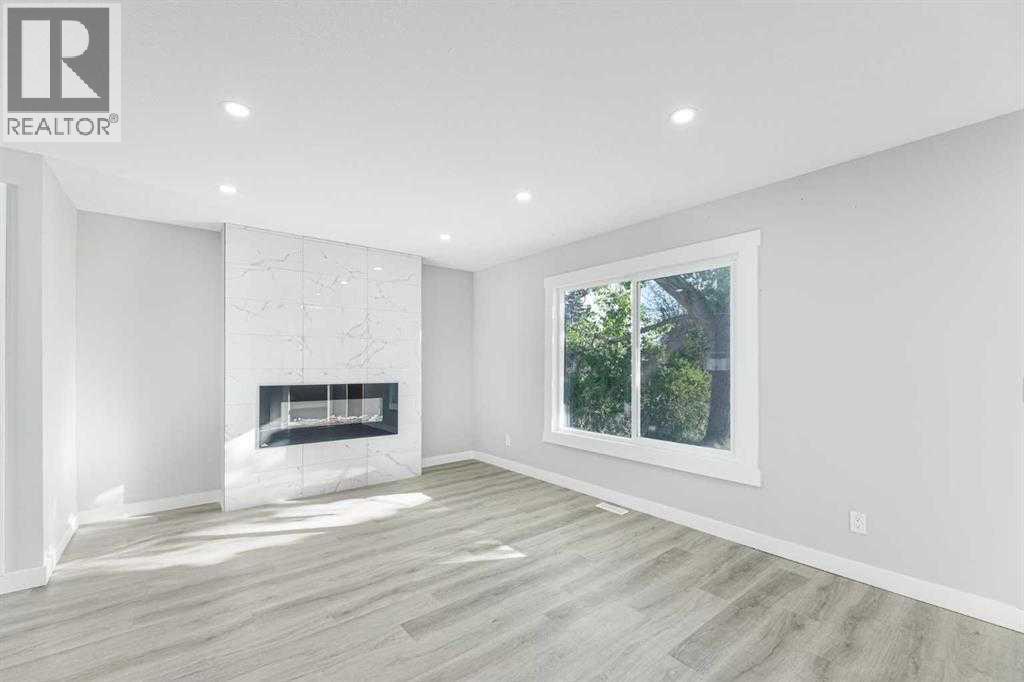 3239 Dovercliife Road SE, Calgary, Alberta  T2B 1W1 - Photo 3 - A2329382