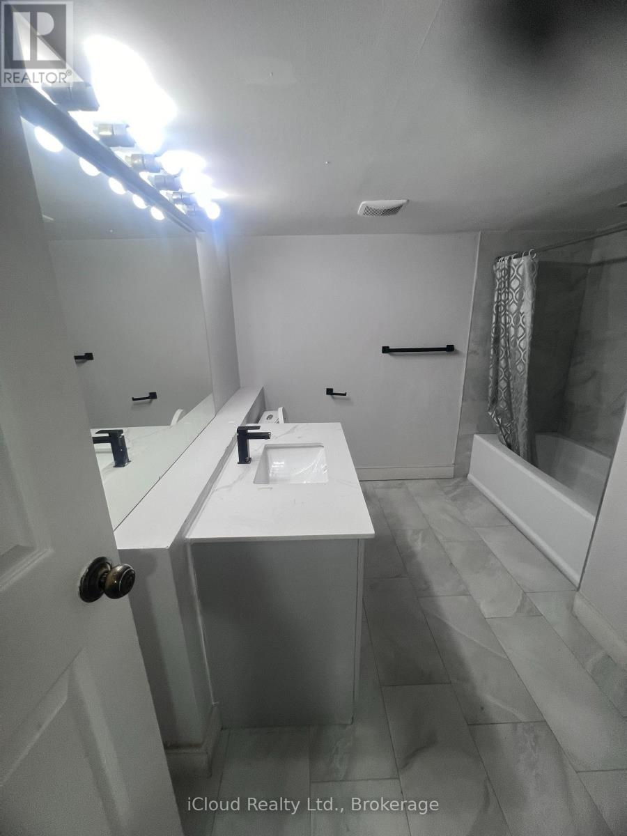 736 Annland Street, Pickering, Ontario  L1W 1B6 - Photo 12 - E13828840