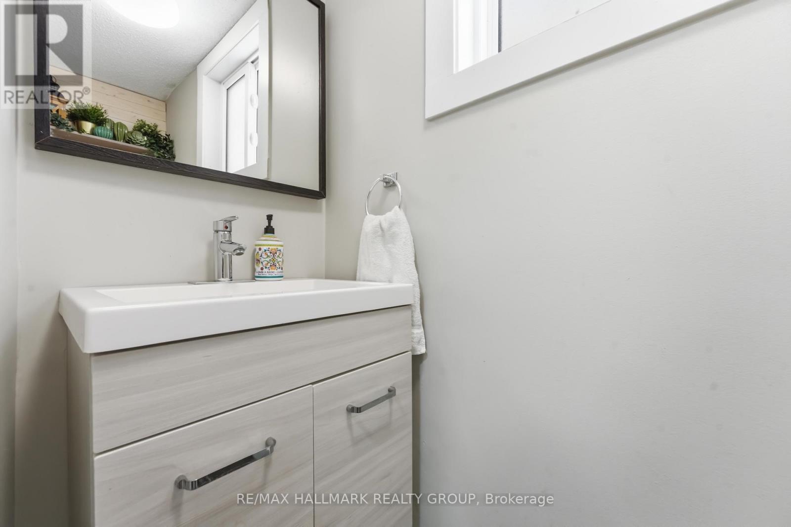 1091 Burgundy Lane, Ottawa, Ontario  K1C 2M9 - Photo 5 - X13828894