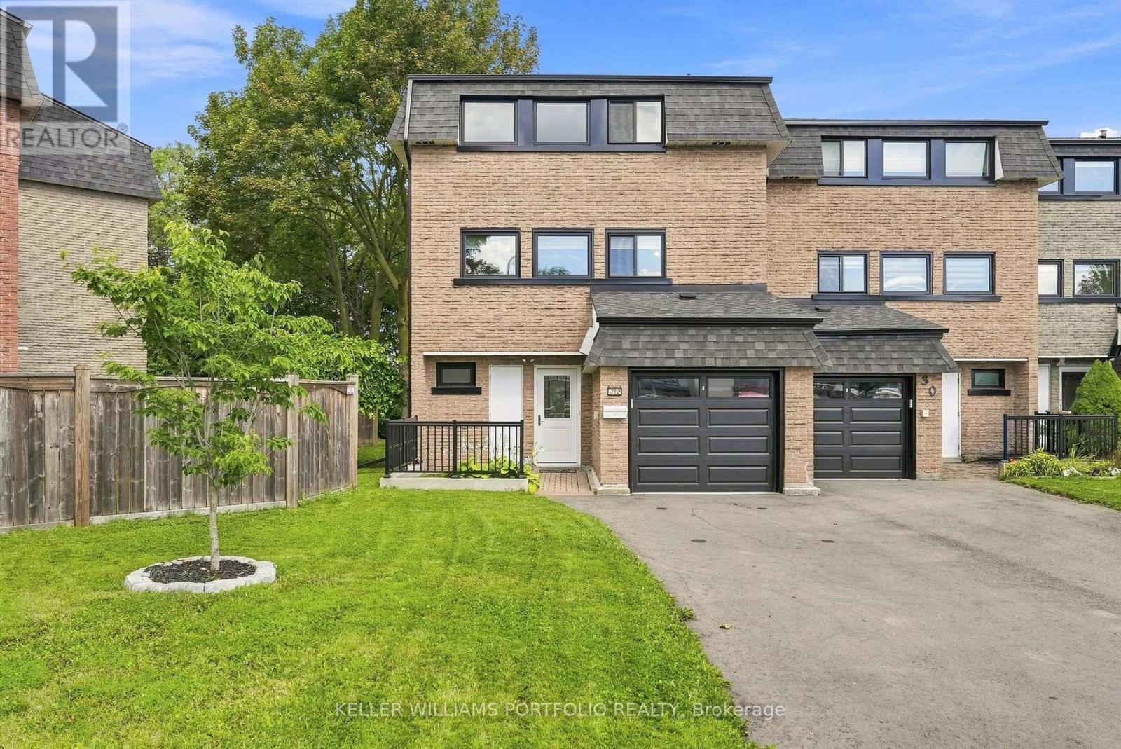 32 Henderson Drive, Aurora, Ontario  L4G 3L2 - Photo 1 - N13828688