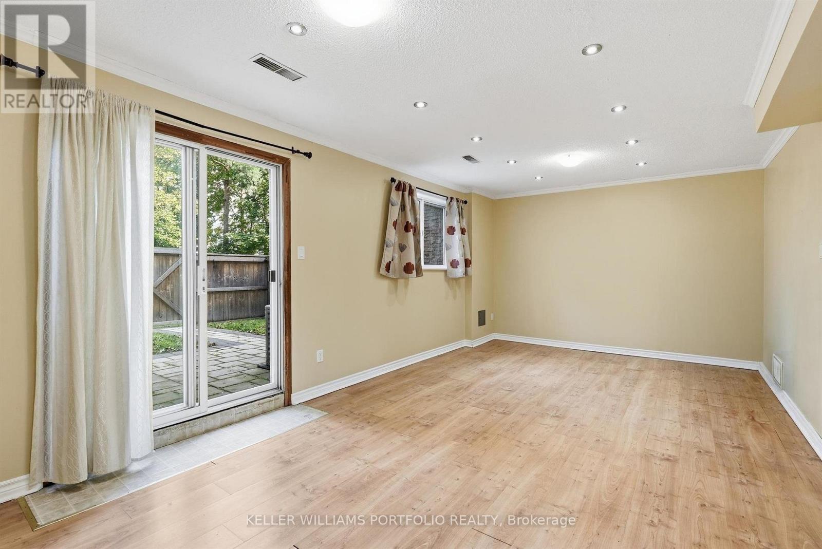 32 Henderson Drive, Aurora, Ontario  L4G 3L2 - Photo 10 - N13828688
