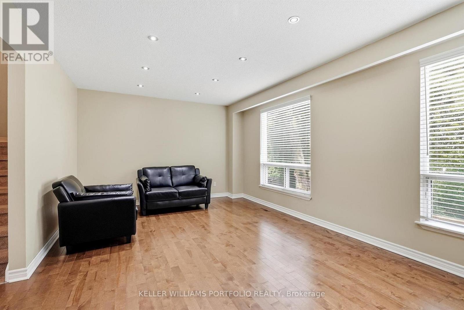 32 Henderson Drive, Aurora, Ontario  L4G 3L2 - Photo 11 - N13828688