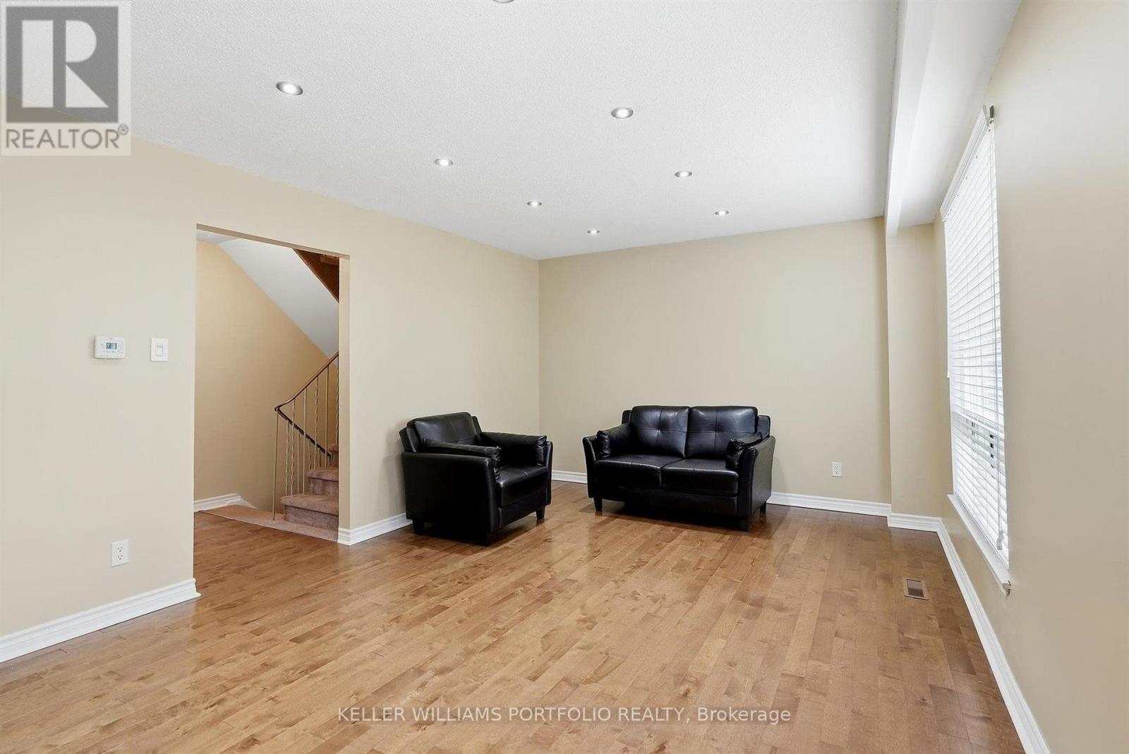32 Henderson Drive, Aurora, Ontario  L4G 3L2 - Photo 12 - N13828688