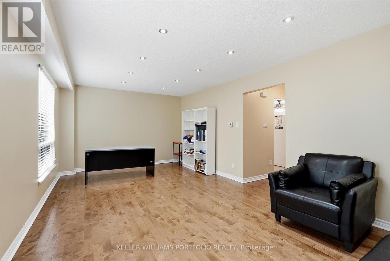 32 Henderson Drive, Aurora, Ontario  L4G 3L2 - Photo 13 - N13828688