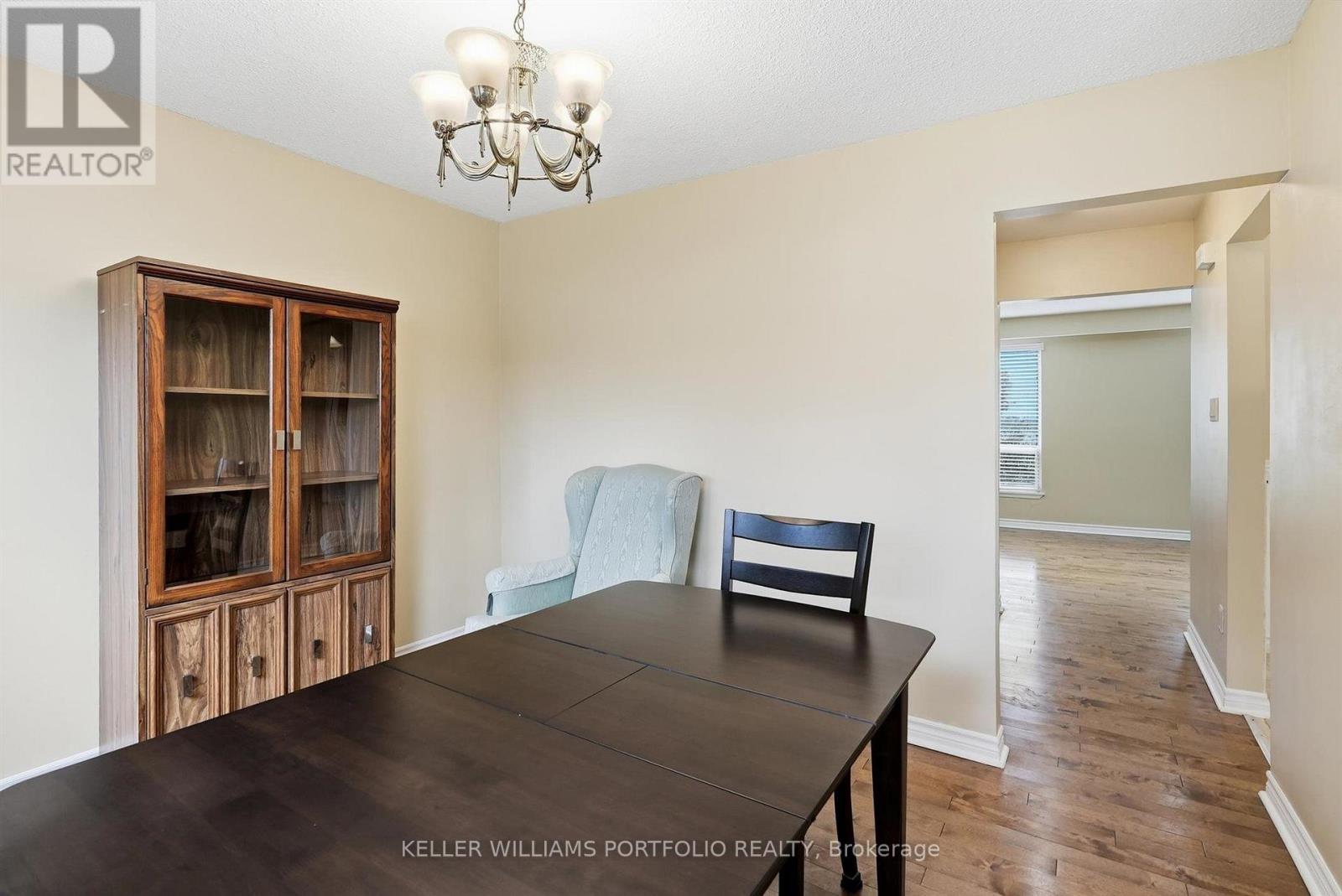 32 Henderson Drive, Aurora, Ontario  L4G 3L2 - Photo 18 - N13828688