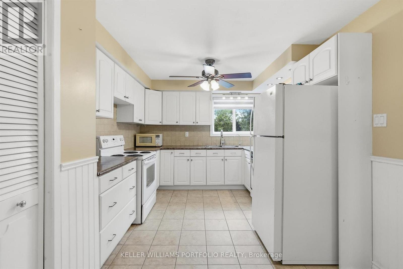 32 Henderson Drive, Aurora, Ontario  L4G 3L2 - Photo 19 - N13828688