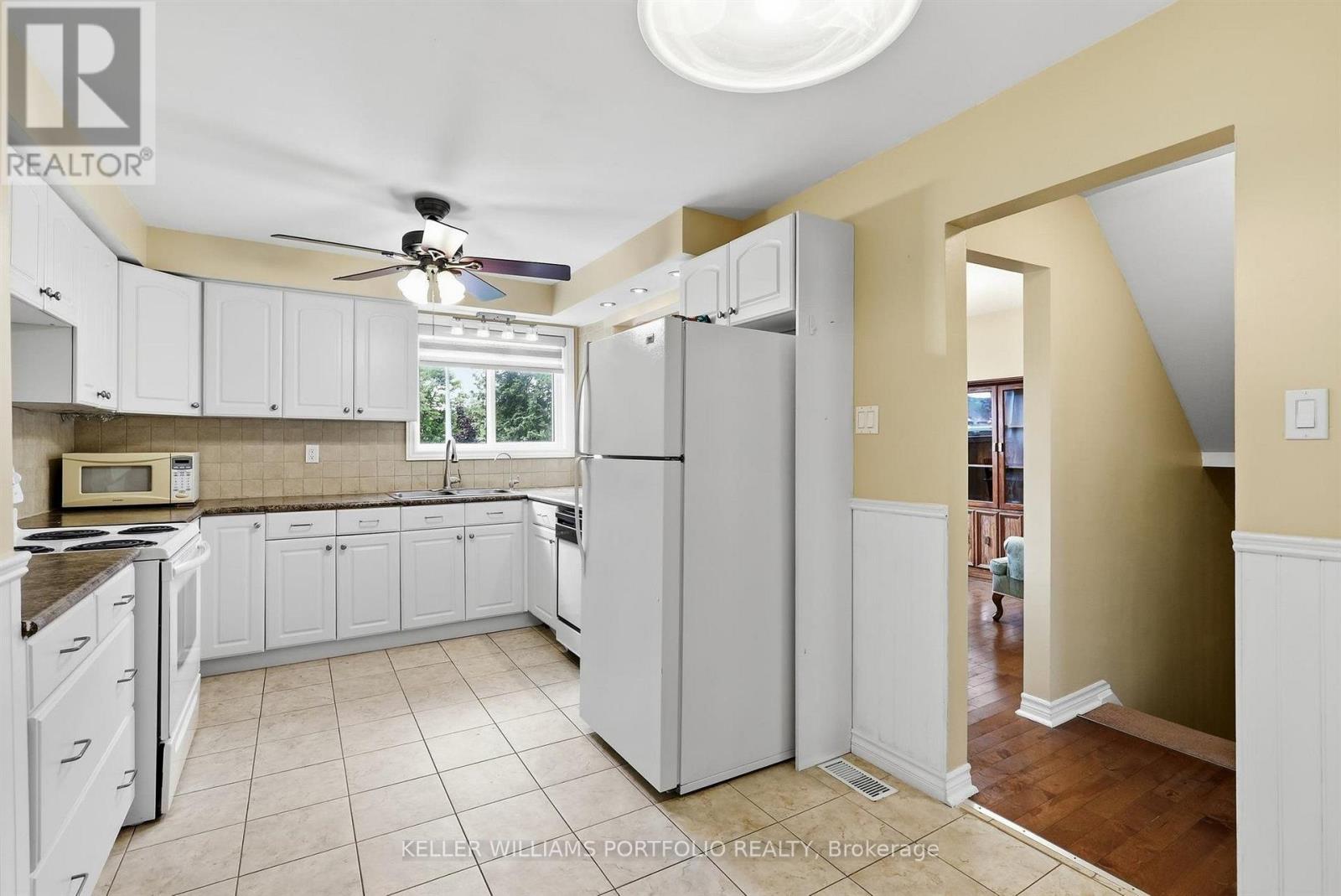 32 Henderson Drive, Aurora, Ontario  L4G 3L2 - Photo 20 - N13828688