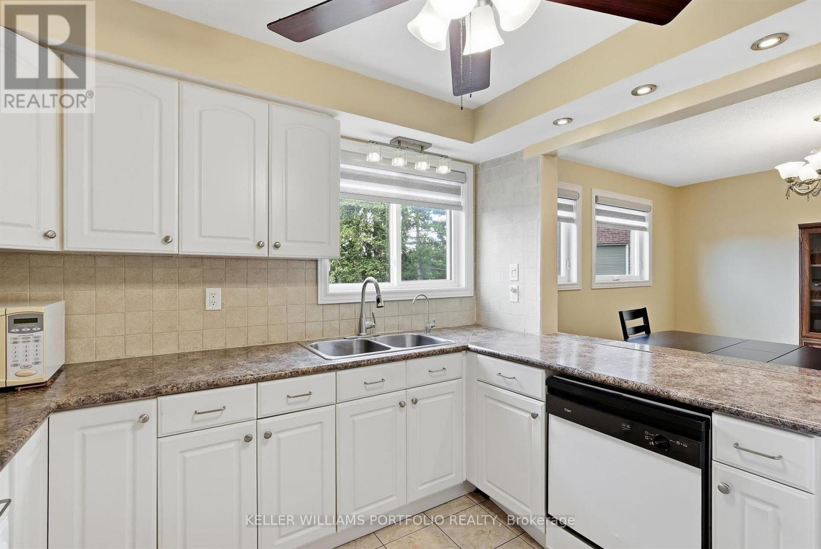 32 Henderson Drive, Aurora, Ontario  L4G 3L2 - Photo 22 - N13828688