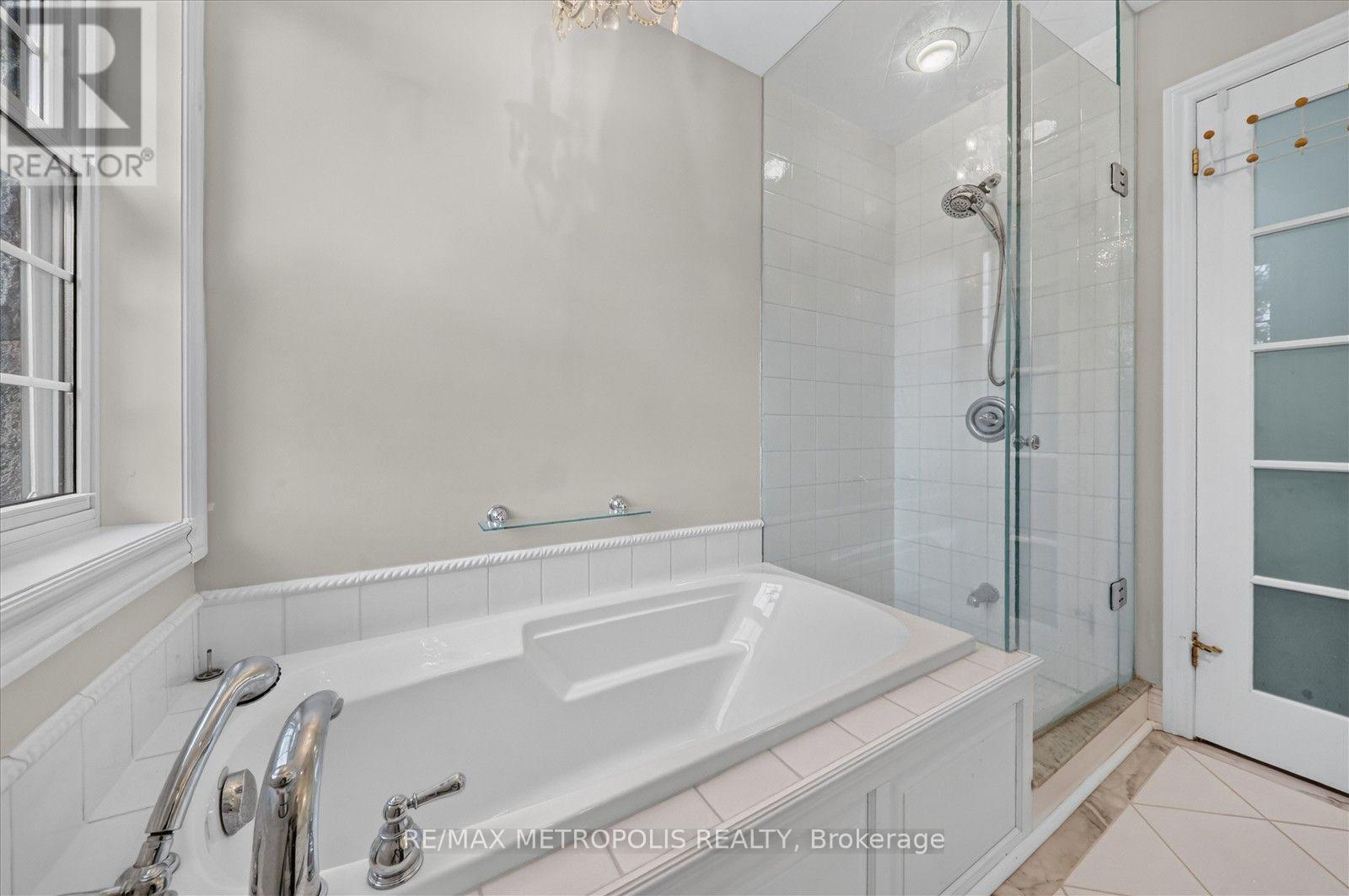 1 Island Lake Drive, Whitchurch-Stouffville, Ontario  L4A 3G7 - Photo 29 - N13828860
