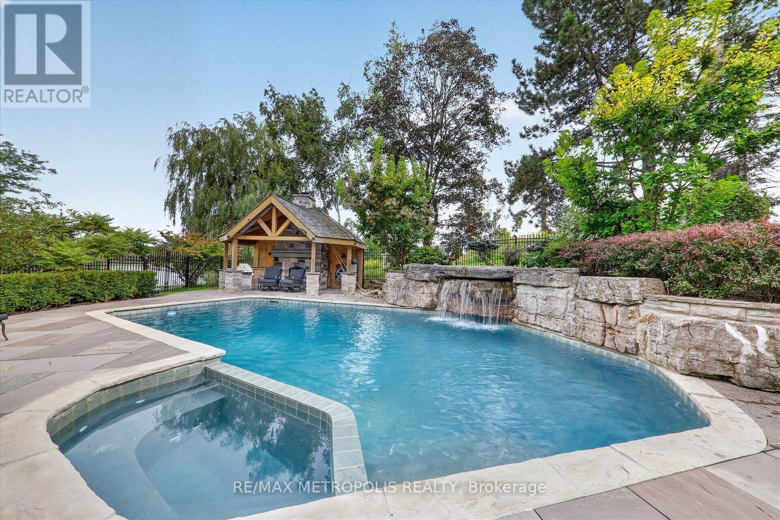 1 Island Lake Drive, Whitchurch-Stouffville, Ontario  L4A 3G7 - Photo 3 - N13828860