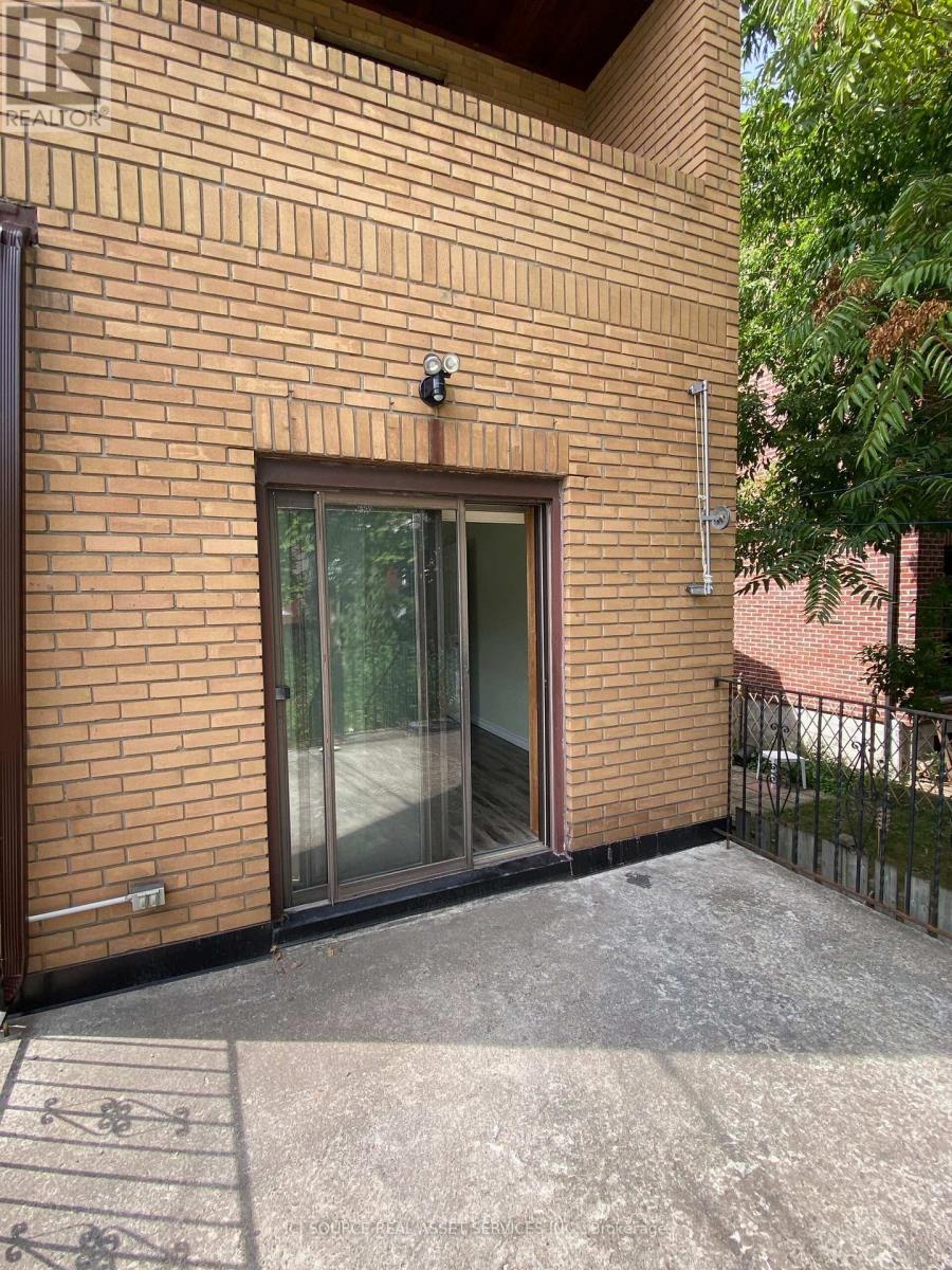 1 - 849 Bathurst Street, Toronto, Ontario  M5R 3G2 - Photo 12 - C13822224