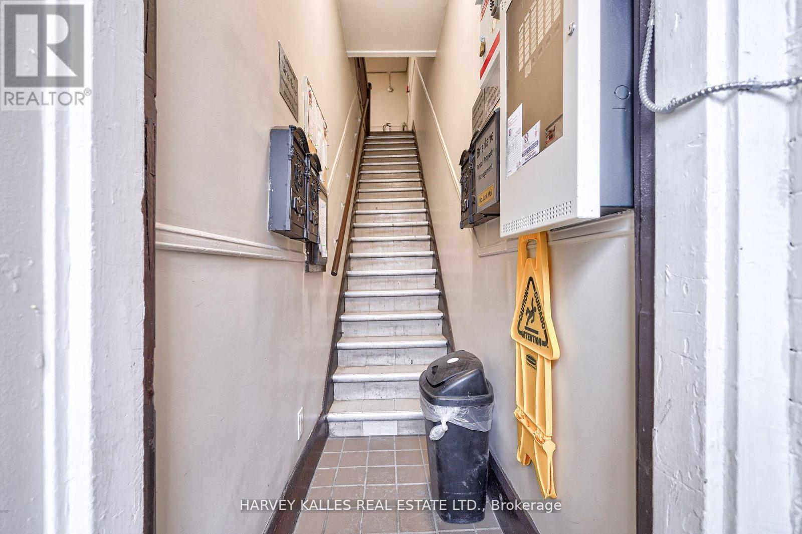 1 - 1072 St Clair Avenue W, Toronto, Ontario M6E 3H3 - Photo 11 - C13827440