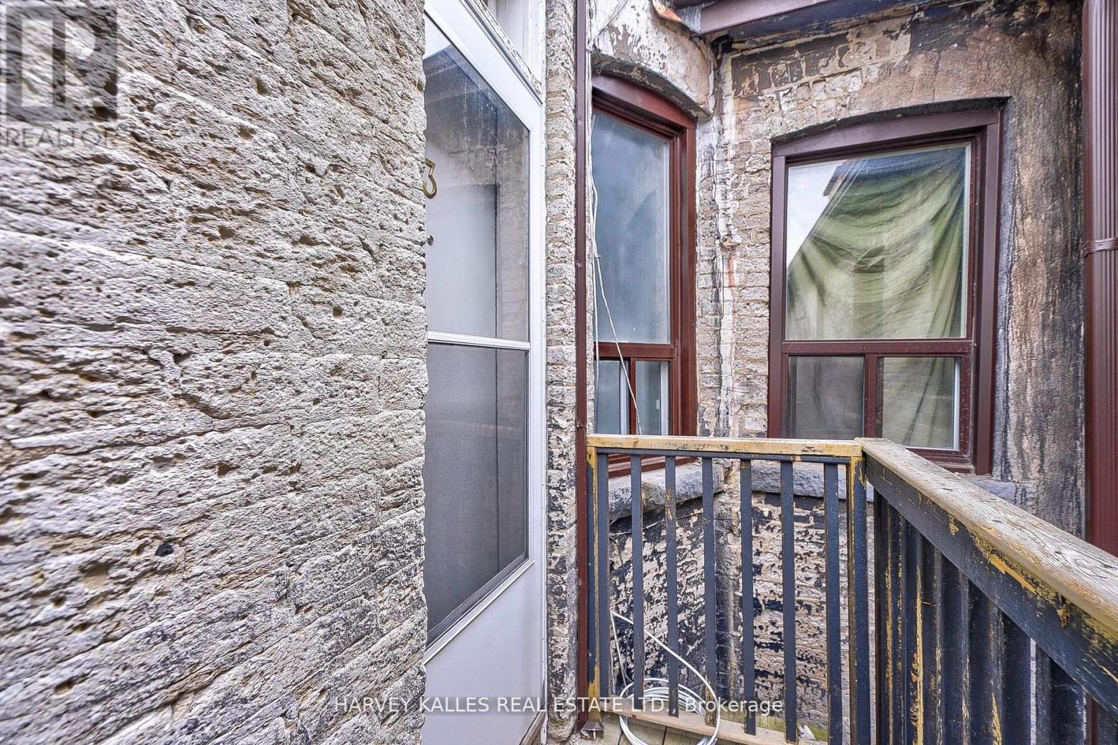 1 - 1072 St Clair Avenue W, Toronto, Ontario M6E 3H3 - Photo 34 - C13827440