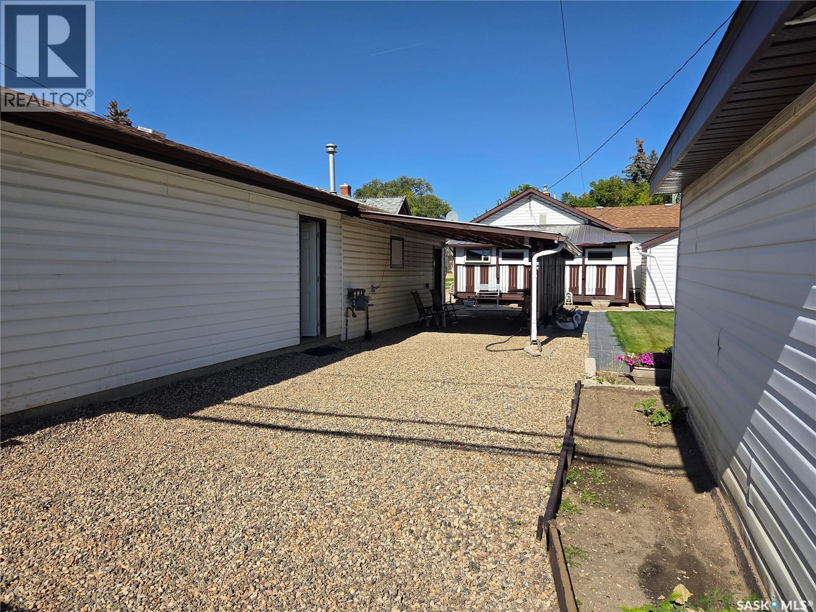 817 Stadacona Street E, Moose Jaw, Saskatchewan  S6H 0K5 - Photo 4 - SK049543