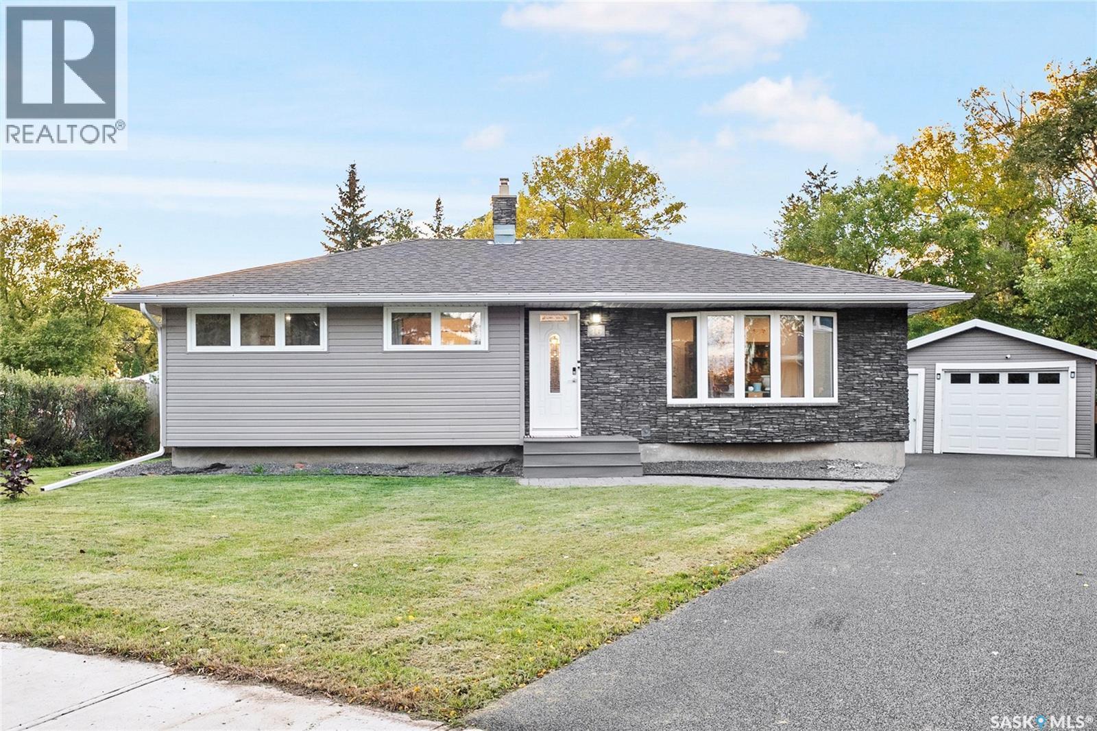 16 Lipton PLACE, Regina, Saskatchewan