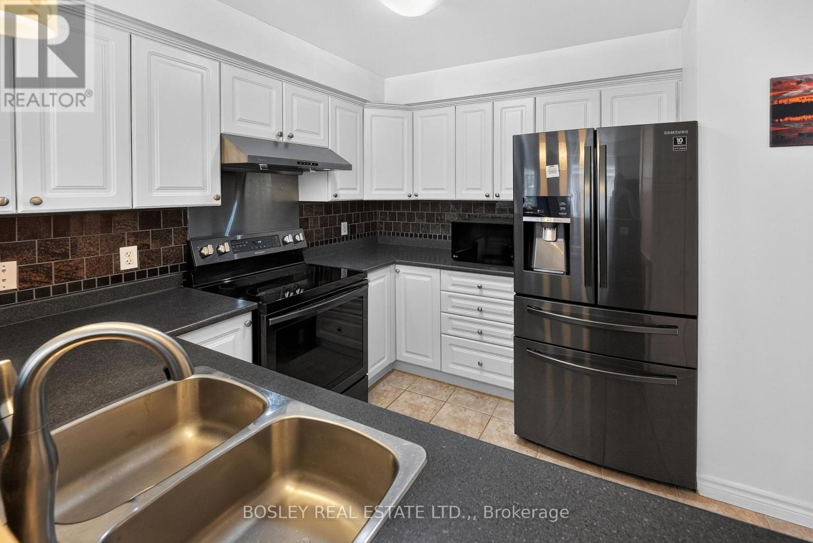 10 - 6263 Valley Way, Niagara Falls, Ontario  L2E 0A1 - Photo 2 - X13475008