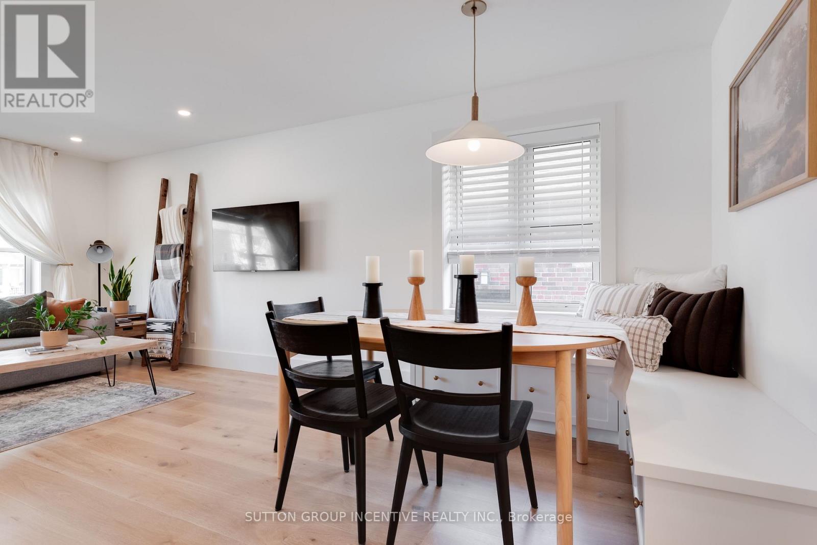 16 Robindale Avenue, Toronto, Ontario  M8W 4A9 - Photo 10 - W13828608