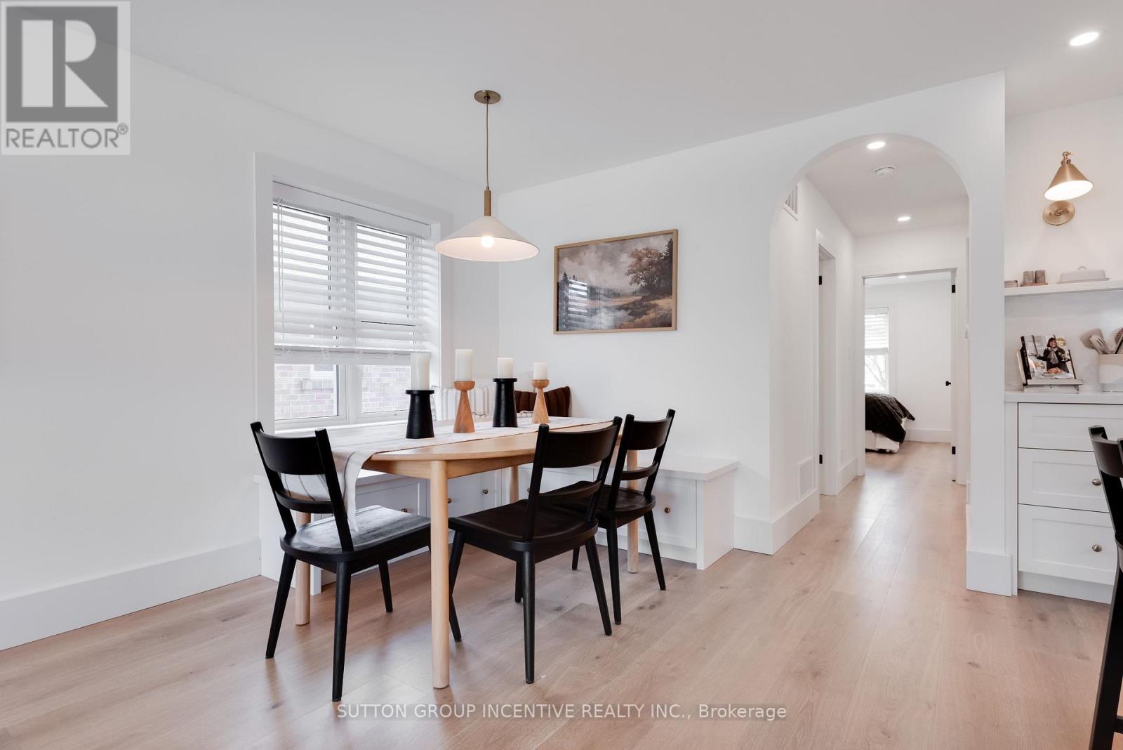 16 Robindale Avenue, Toronto, Ontario  M8W 4A9 - Photo 11 - W13828608