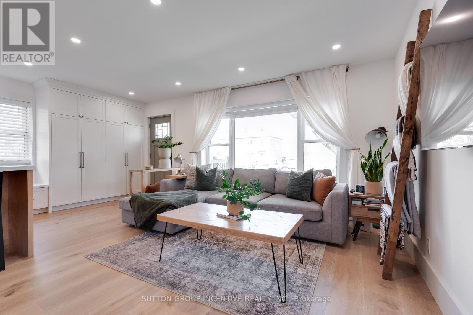 16 Robindale Avenue, Toronto, Ontario  M8W 4A9 - Photo 14 - W13828608