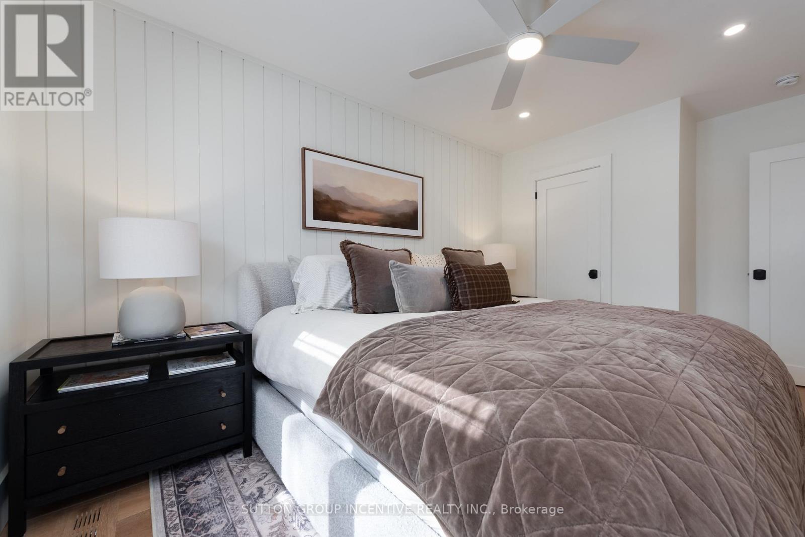 16 Robindale Avenue, Toronto, Ontario  M8W 4A9 - Photo 18 - W13828608