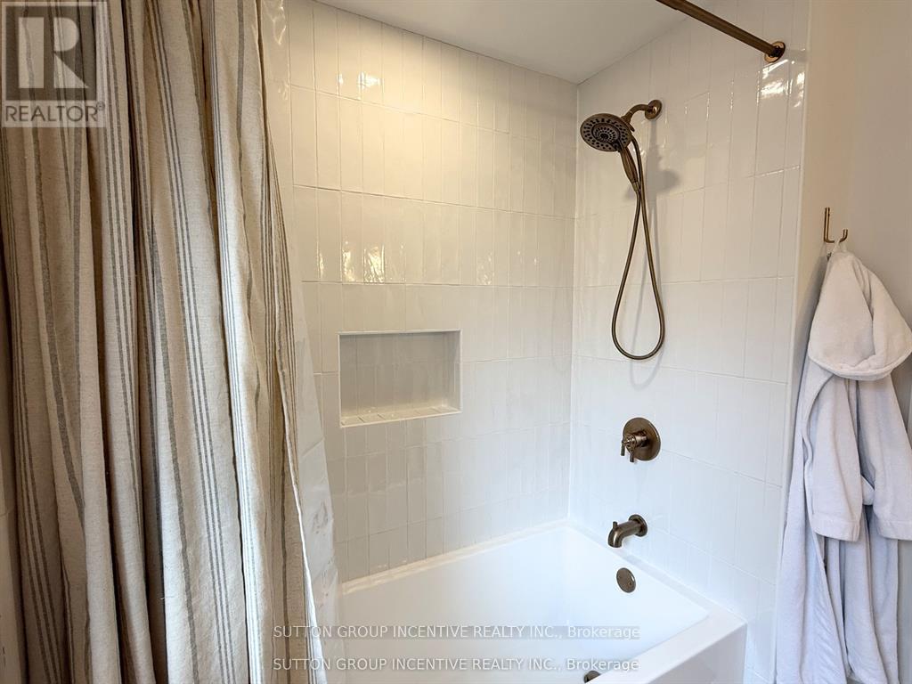 16 Robindale Avenue, Toronto, Ontario  M8W 4A9 - Photo 20 - W13828608