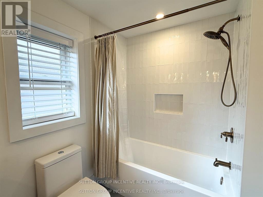 16 Robindale Avenue, Toronto, Ontario  M8W 4A9 - Photo 21 - W13828608