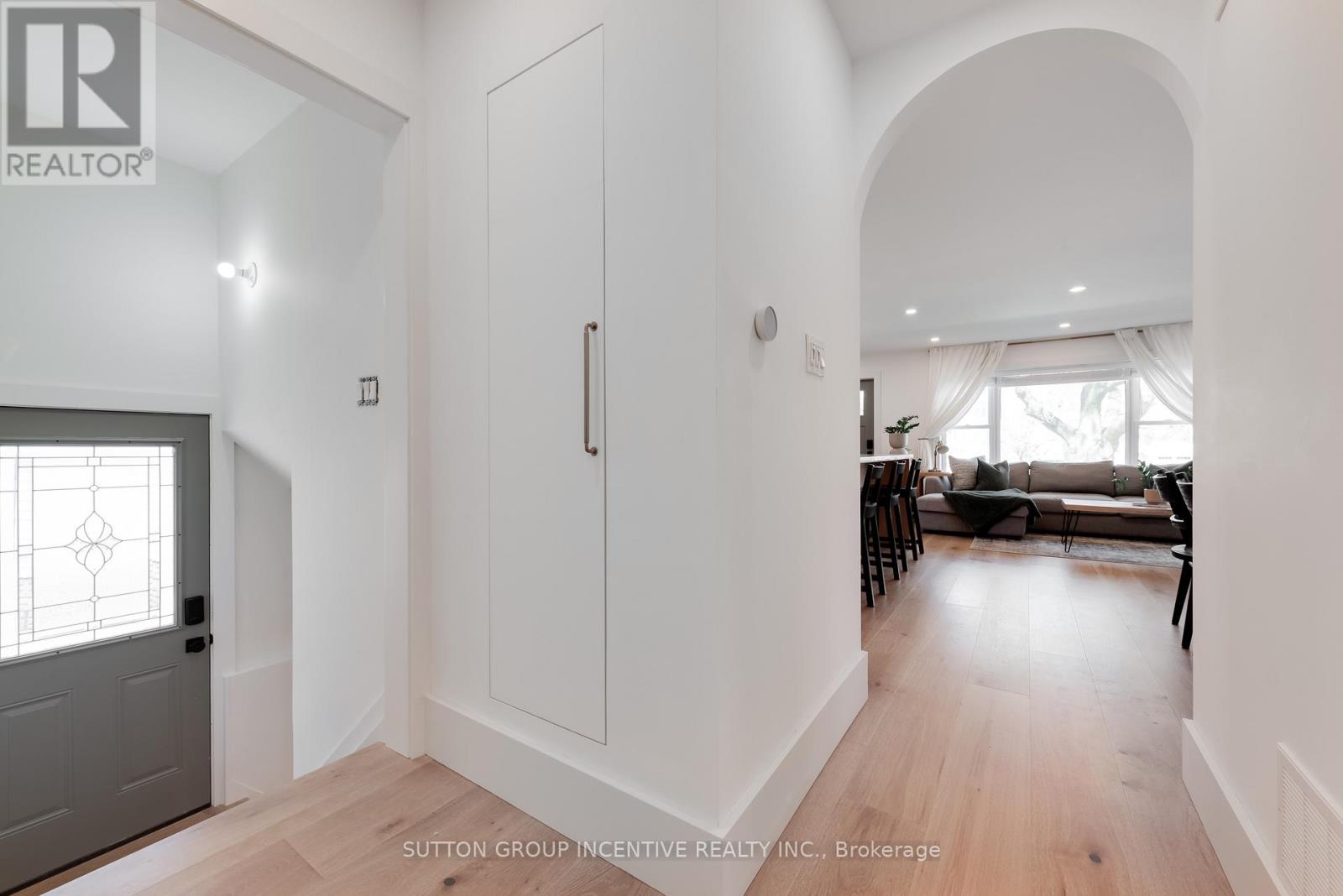 16 Robindale Avenue, Toronto, Ontario  M8W 4A9 - Photo 24 - W13828608
