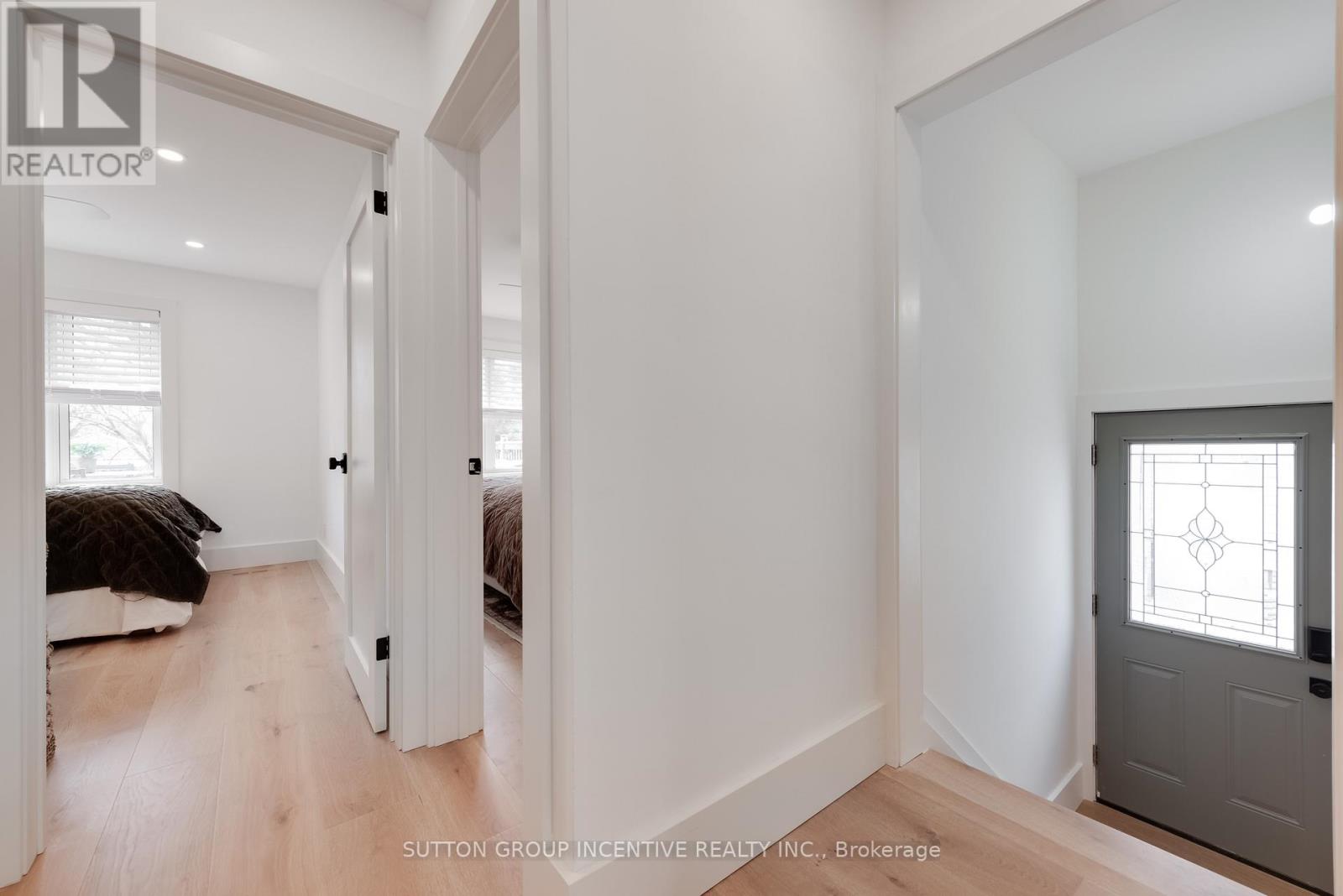 16 Robindale Avenue, Toronto, Ontario  M8W 4A9 - Photo 25 - W13828608