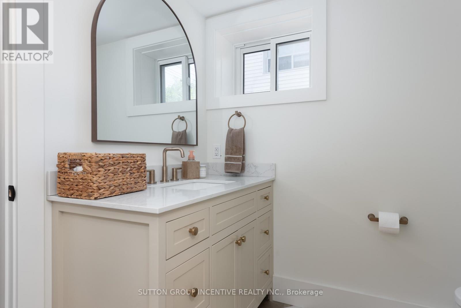16 Robindale Avenue, Toronto, Ontario  M8W 4A9 - Photo 29 - W13828608