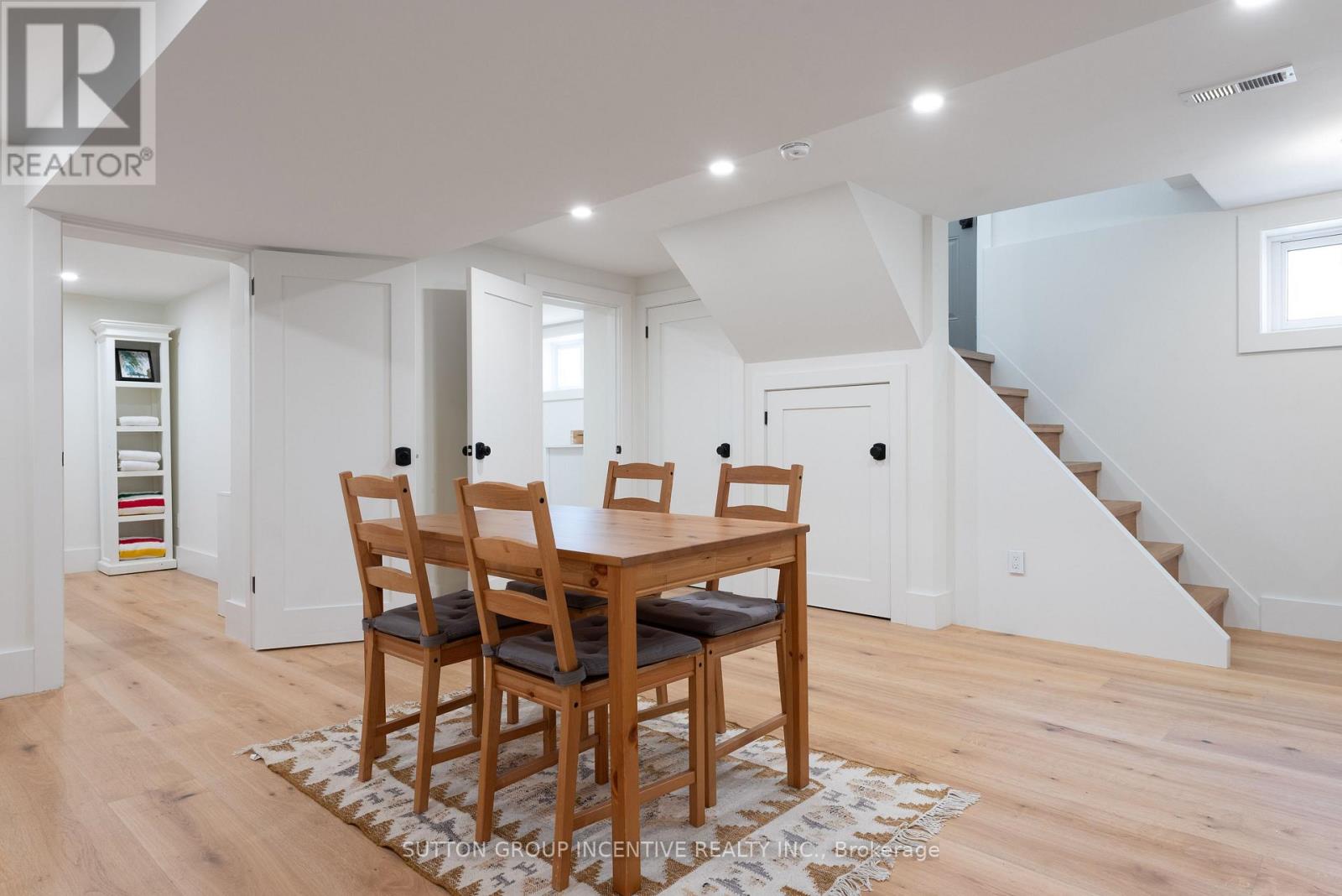 16 Robindale Avenue, Toronto, Ontario  M8W 4A9 - Photo 31 - W13828608