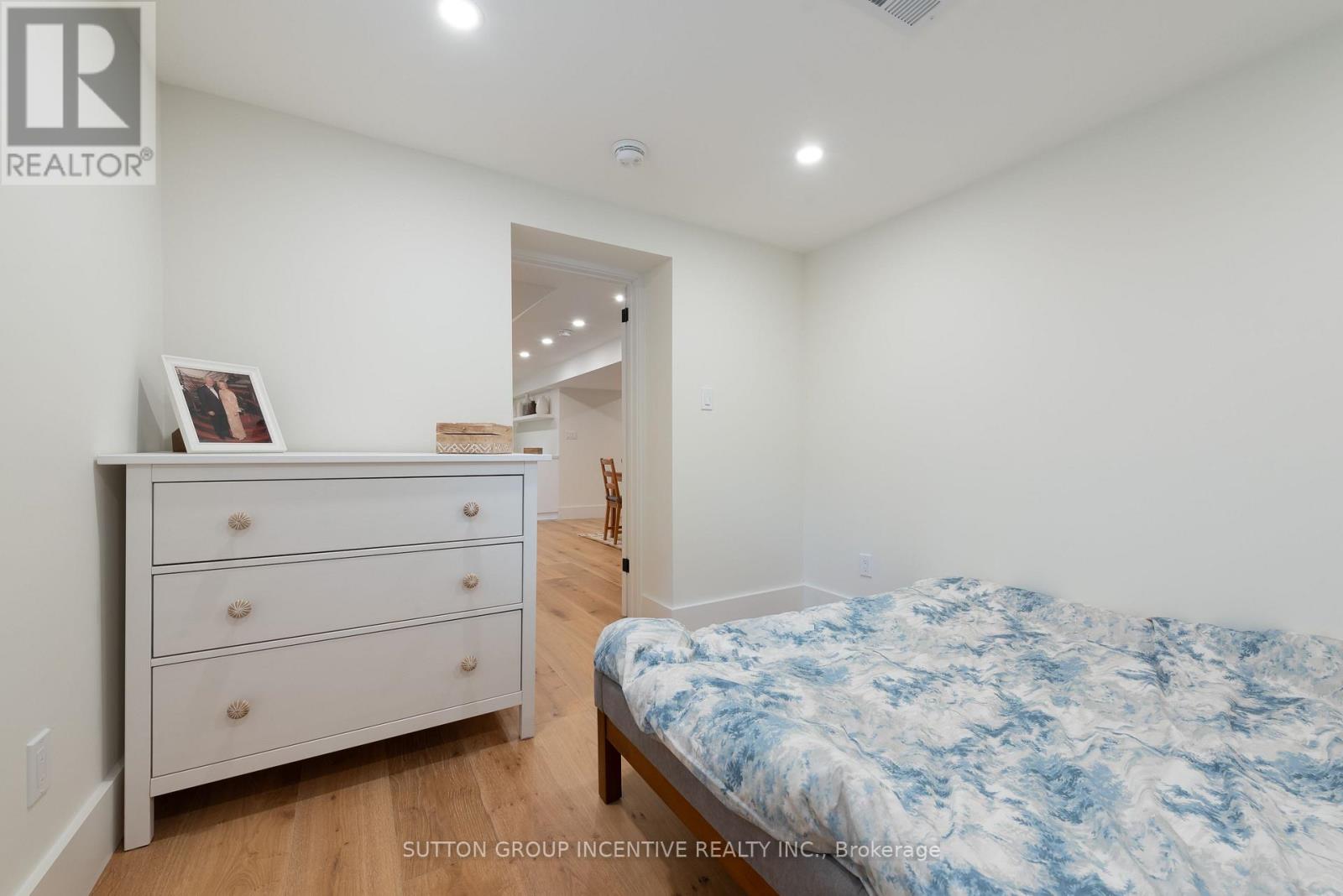 16 Robindale Avenue, Toronto, Ontario  M8W 4A9 - Photo 35 - W13828608