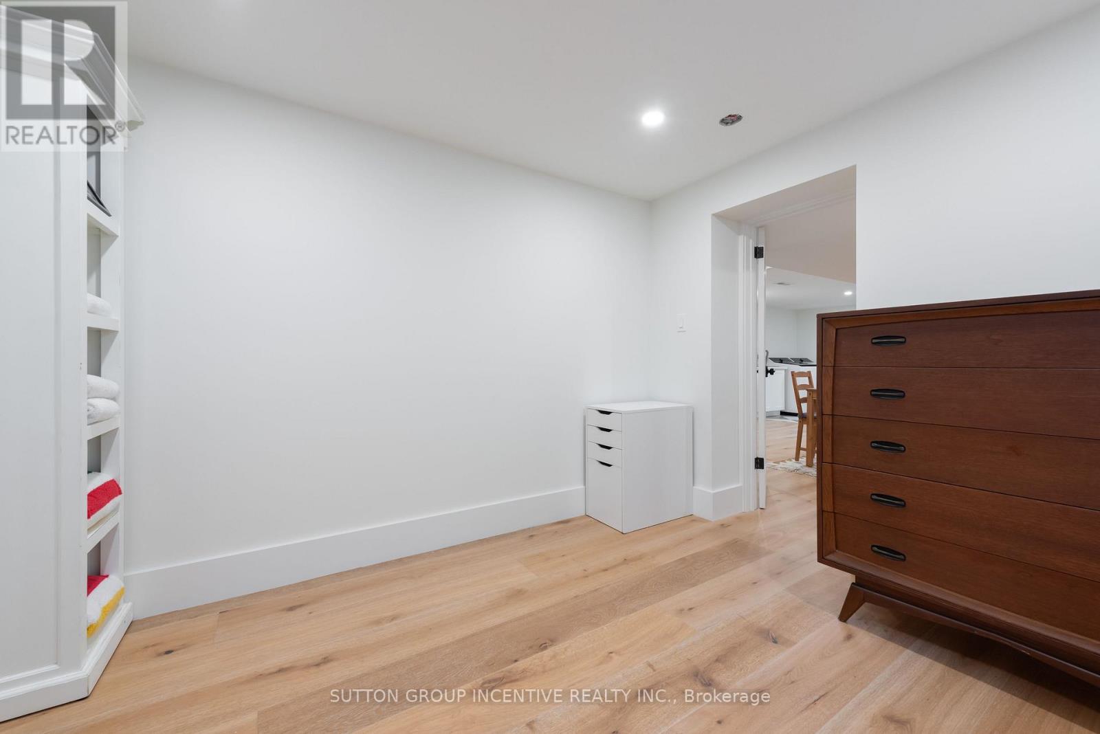 16 Robindale Avenue, Toronto, Ontario  M8W 4A9 - Photo 36 - W13828608