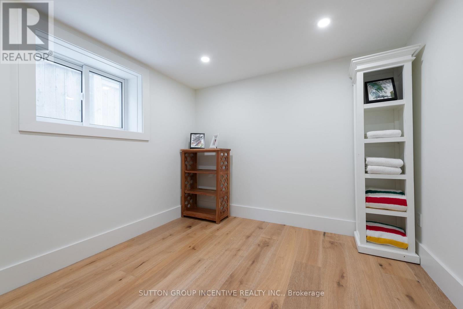 16 Robindale Avenue, Toronto, Ontario  M8W 4A9 - Photo 37 - W13828608