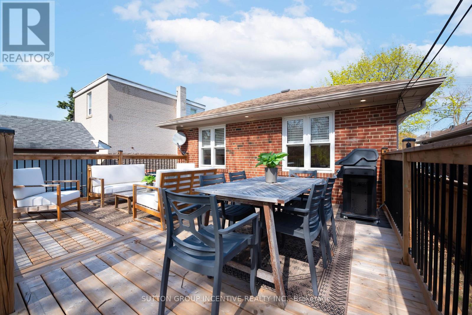 16 Robindale Avenue, Toronto, Ontario  M8W 4A9 - Photo 40 - W13828608