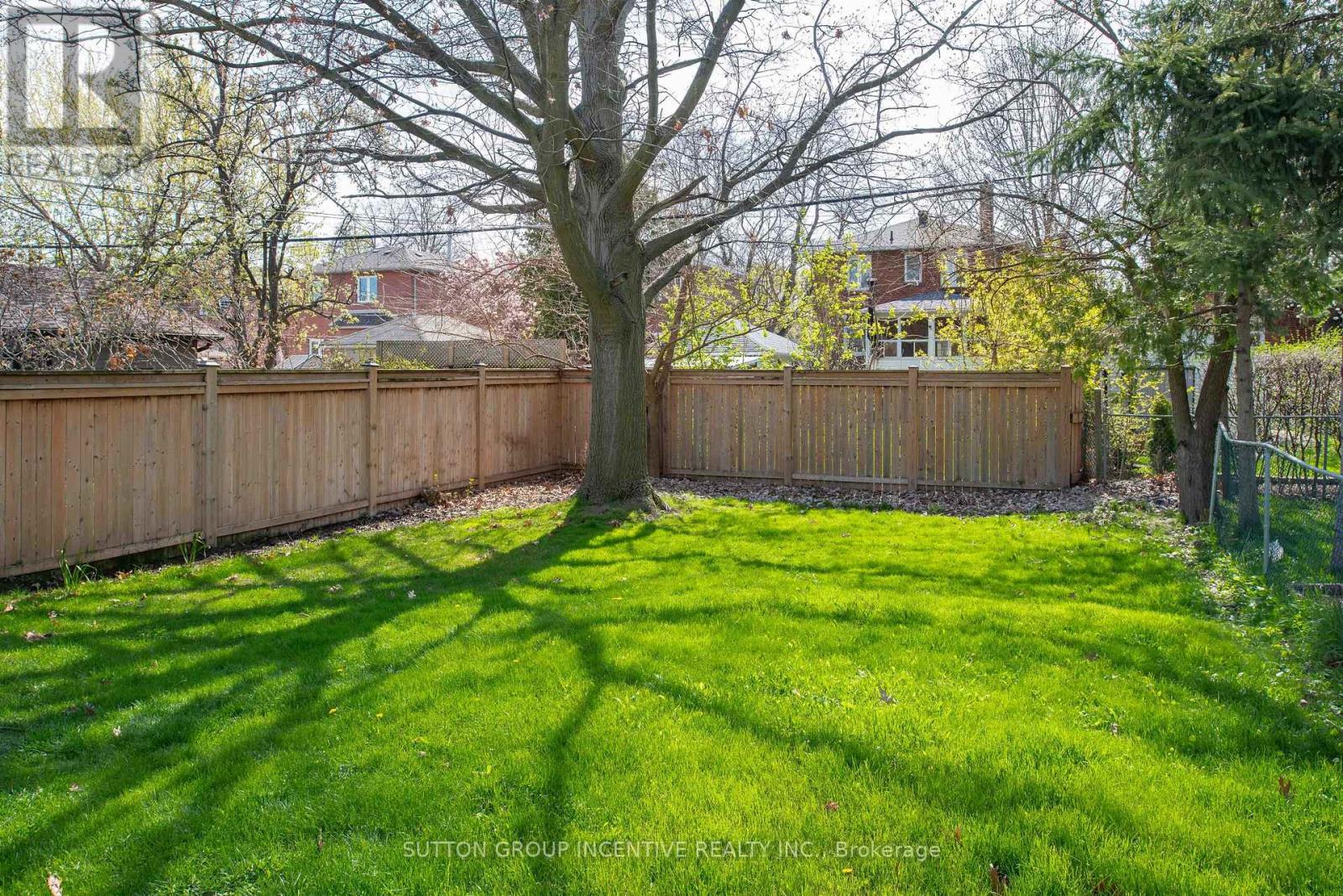 16 Robindale Avenue, Toronto, Ontario  M8W 4A9 - Photo 44 - W13828608