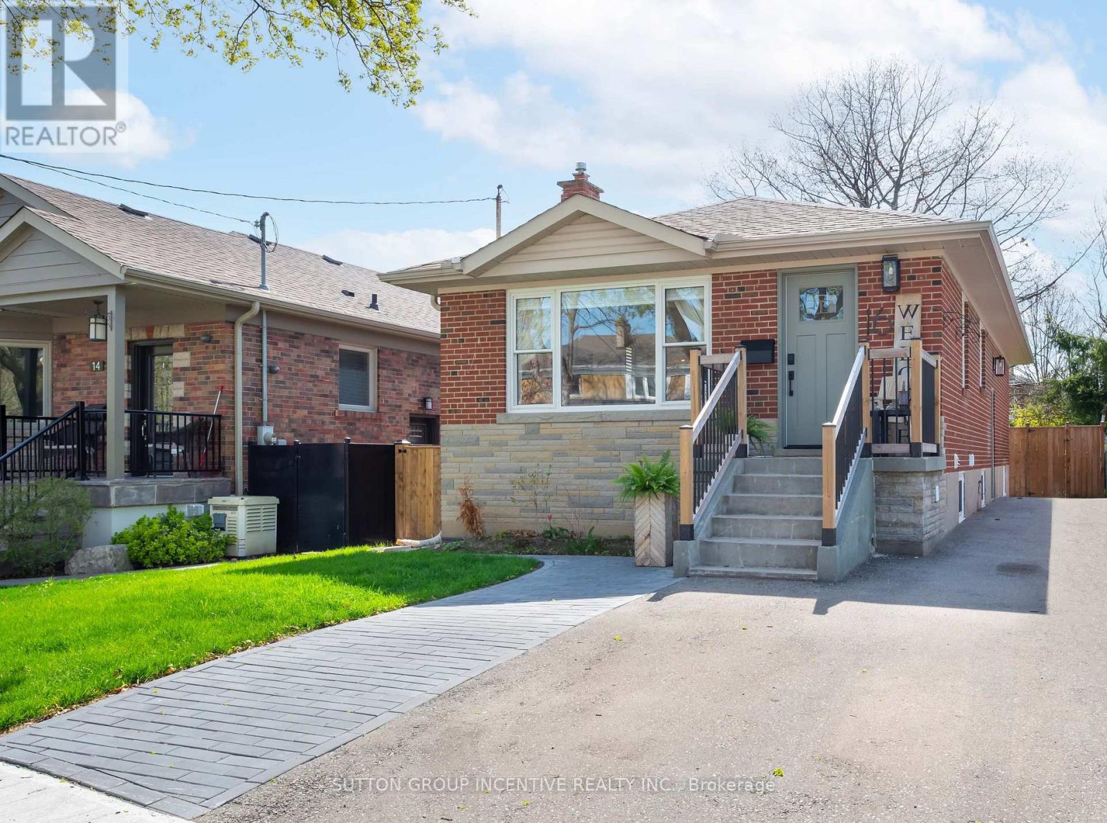 16 Robindale Avenue, Toronto, Ontario  M8W 4A9 - Photo 45 - W13828608