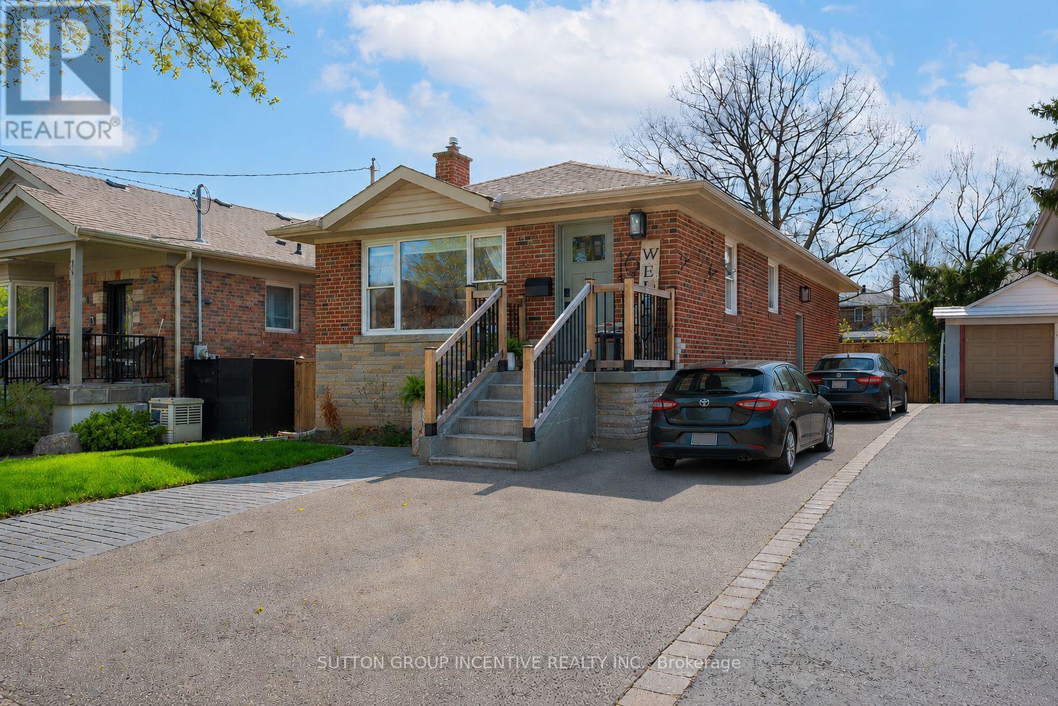 16 Robindale Avenue, Toronto, Ontario  M8W 4A9 - Photo 46 - W13828608