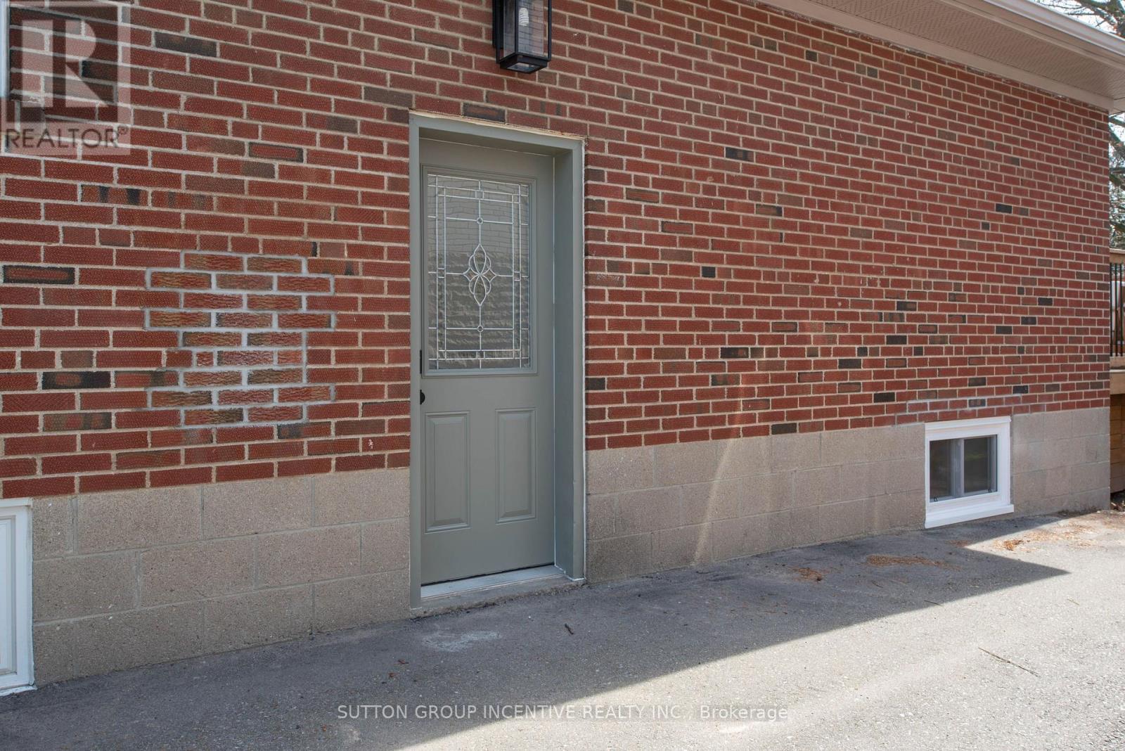 16 Robindale Avenue, Toronto, Ontario  M8W 4A9 - Photo 49 - W13828608