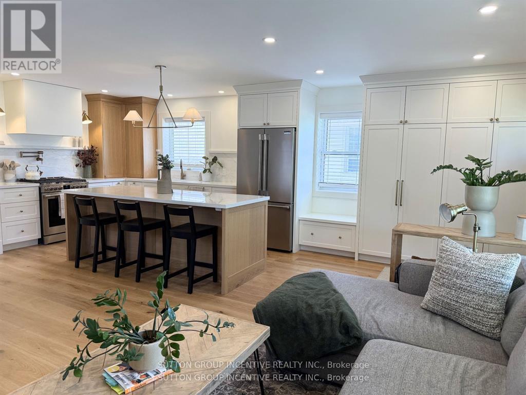 16 Robindale Avenue, Toronto, Ontario  M8W 4A9 - Photo 9 - W13828608